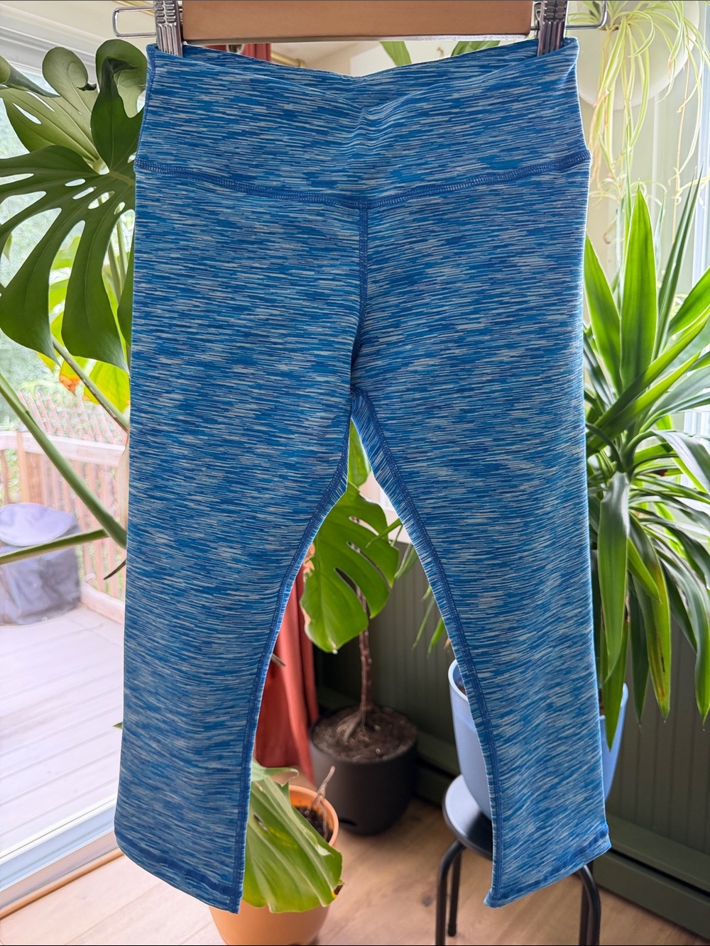 Women’s Blue Heathered Capri Leggings - Comfort Stretch
